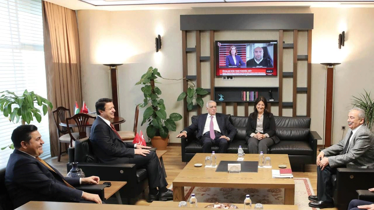 Saadet’in ezik genel başkanı! Solculara şirin gözükmek için Halk Tv müdavimi oldu