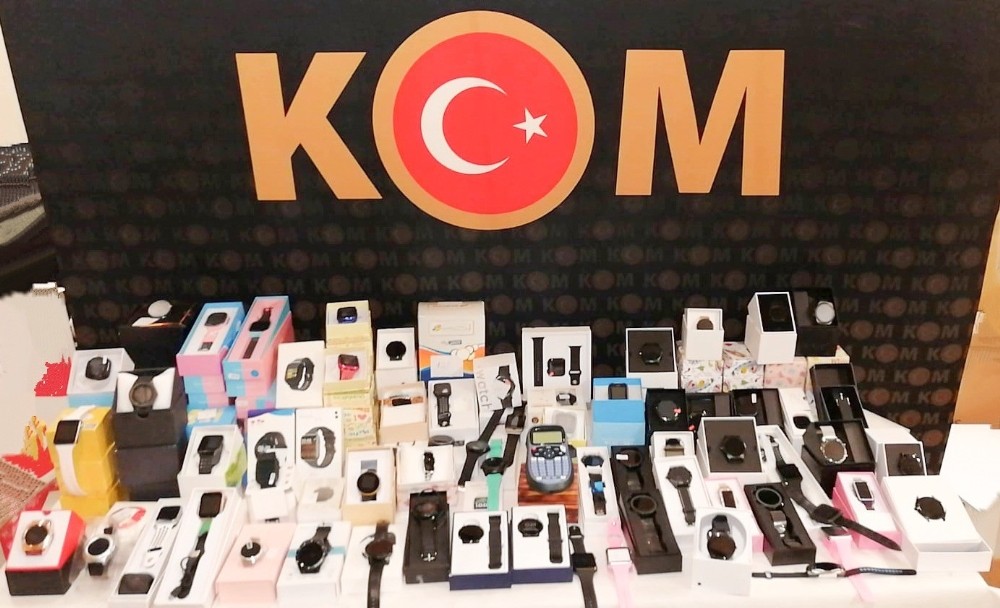 Saat kaçakçısı yakayı ele verdi 