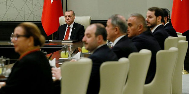 Saatler 14.30'u gösterdiğinde... Külliye'de sıcak saatler