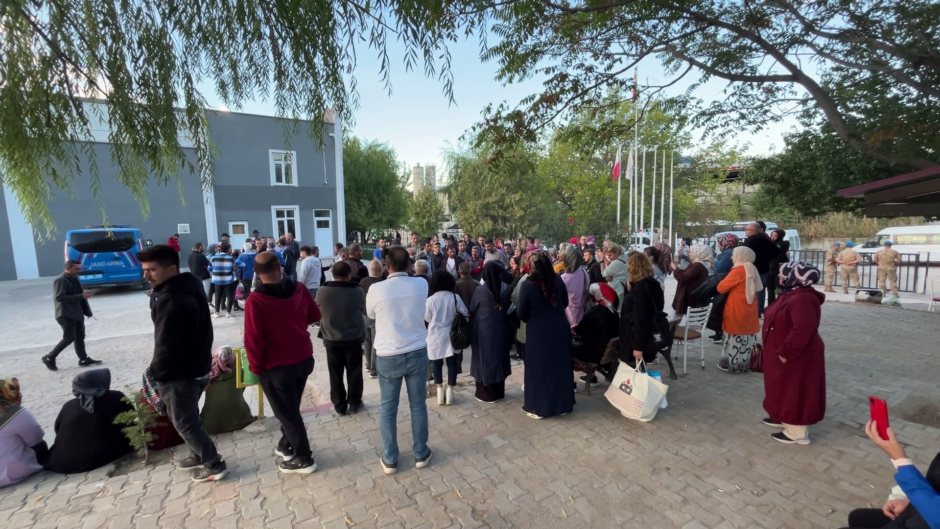 Sabah mesaiye gittiler sonrası fıkra gibi! 250 işçi neye uğradığını şaşırdı