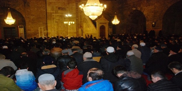 Sabah namazında Çanakkale şehitlerine dua