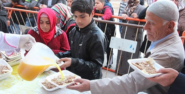 Sabah namazının ardından tirit dağıtıldı