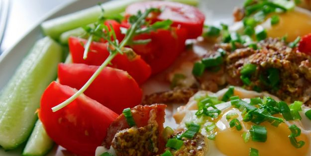 Sabah uyanır uyanmaz mecbur kalmadıkça aç dışarı çıkmayın!