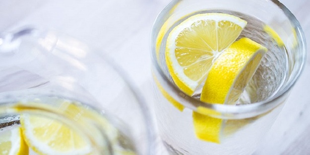 Sabah akşam sıcak su ve limon içerseniz...