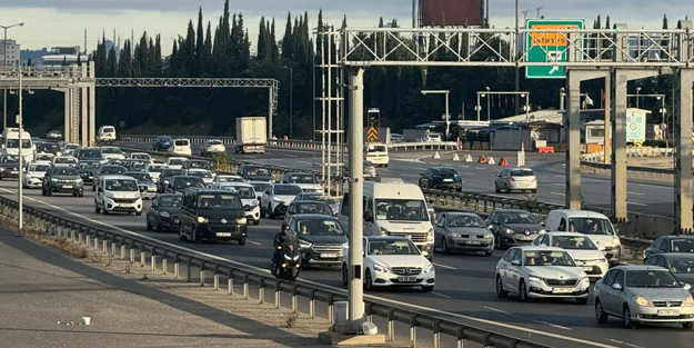 Sabahın erken saatlerinde bayram trafiği
