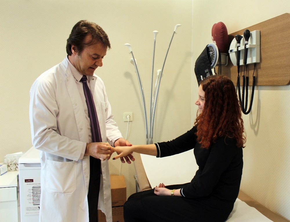 Sabahları bel tutulması ile uyananlara iltihaplı romatizma uyarısı 