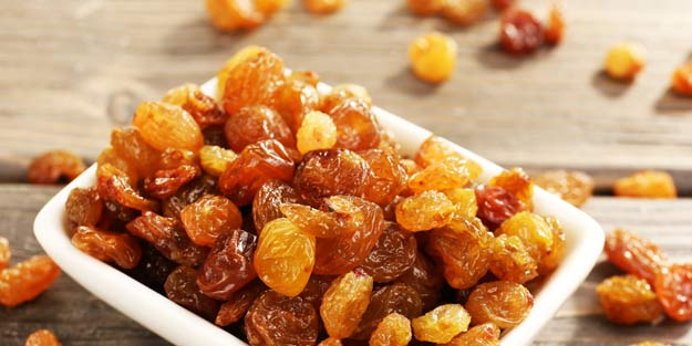 Sabahları kuru üzüm yemek işte bu kadar faydalı! 21 tane kuru üzüm yiyin... Bakın ne işe yarar?