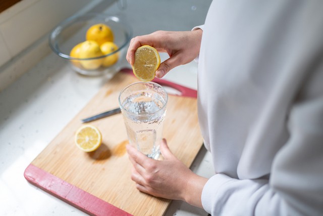 Sabahları limonlu su içmenin kilo vermeye etkisi olup olmadığı açıklandı!