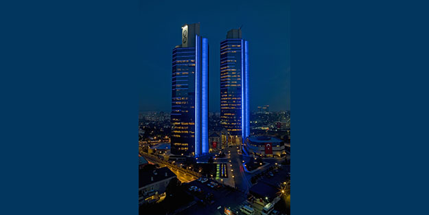 Sabancı Center, mavi ışıkla aydınlandı