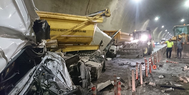 İstanbul'da feci kaza! Tünel savaş alanına döndü