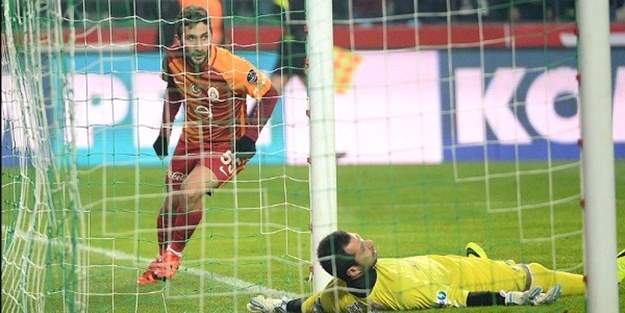 Sabri Sarıoğlu imzayı attı!