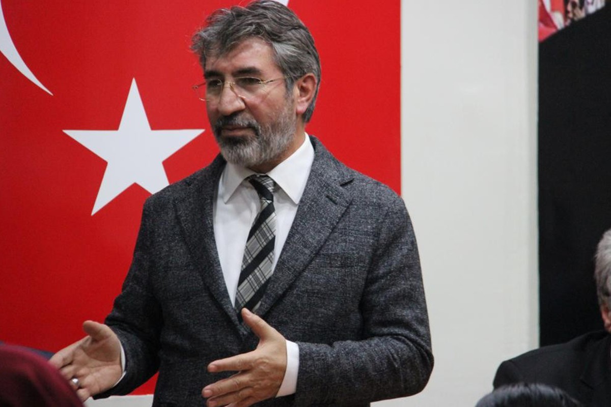 Sabri Varan ve eşi Nesrin Varan İdlib'te Gümüşhane Mahallesi kuruyor