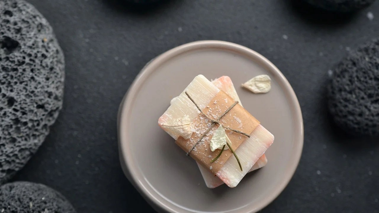 Saç derisinde kuruluğu önleyen yollar!