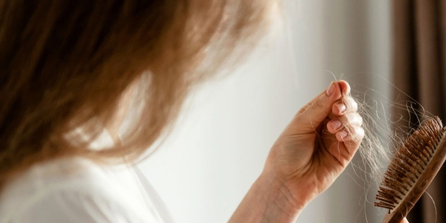 Saç dökülmesine ne iyi gelir? Tutam tutam saç dökülmesin! 3 Malzeme ile dökülen saçlarınızı geri kazanacaksınız!