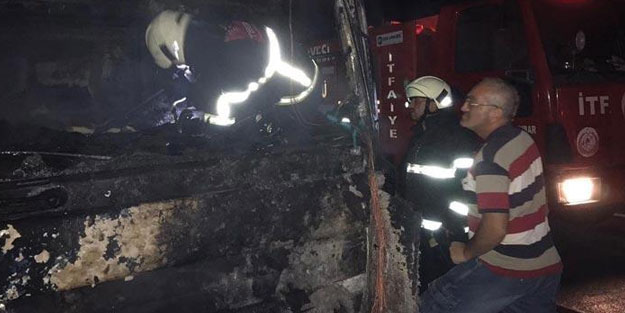Saç yüklü TIR yangın sonrası hurdaya döndü