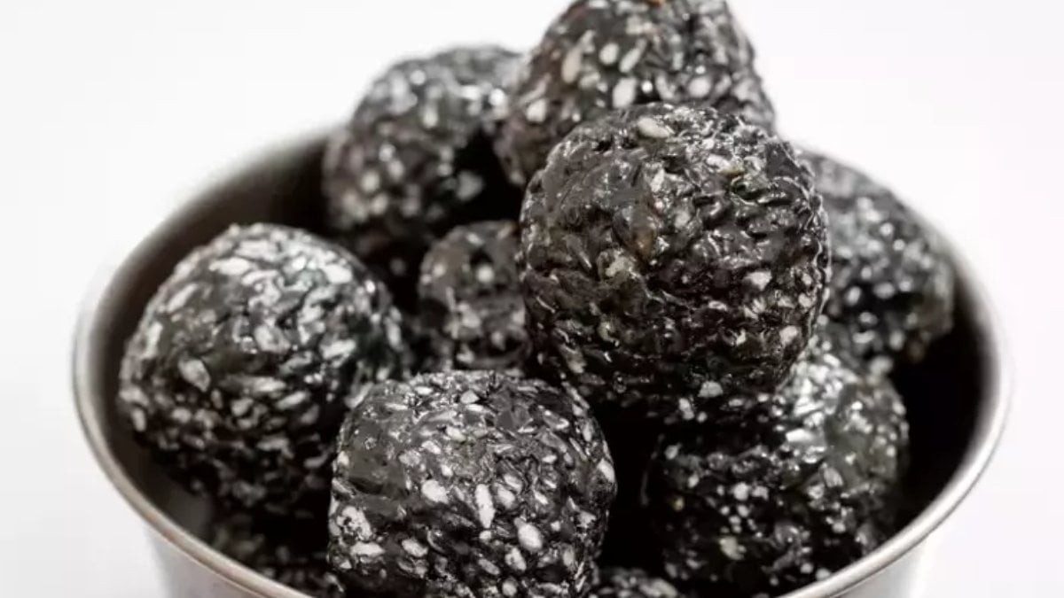 Saçınıza bir kaşık sürün, değişimi anında görün! Gençlik halinize geri döndürüyor! İşte aktarların sır gibi sakladığı formül