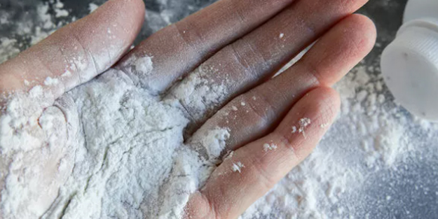 Saçınıza pudra dökün ve bekletin! Sonuç inanılmaz