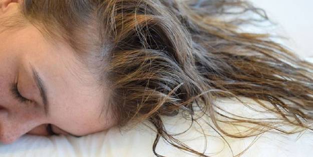 Saçınızı ıslakken toplamayın! Yanlış saç yıkama yöntemleri