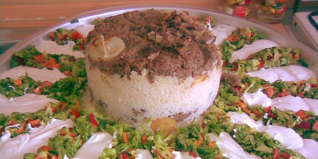 'Sadaka parasıyla maklube kaşıklamak'