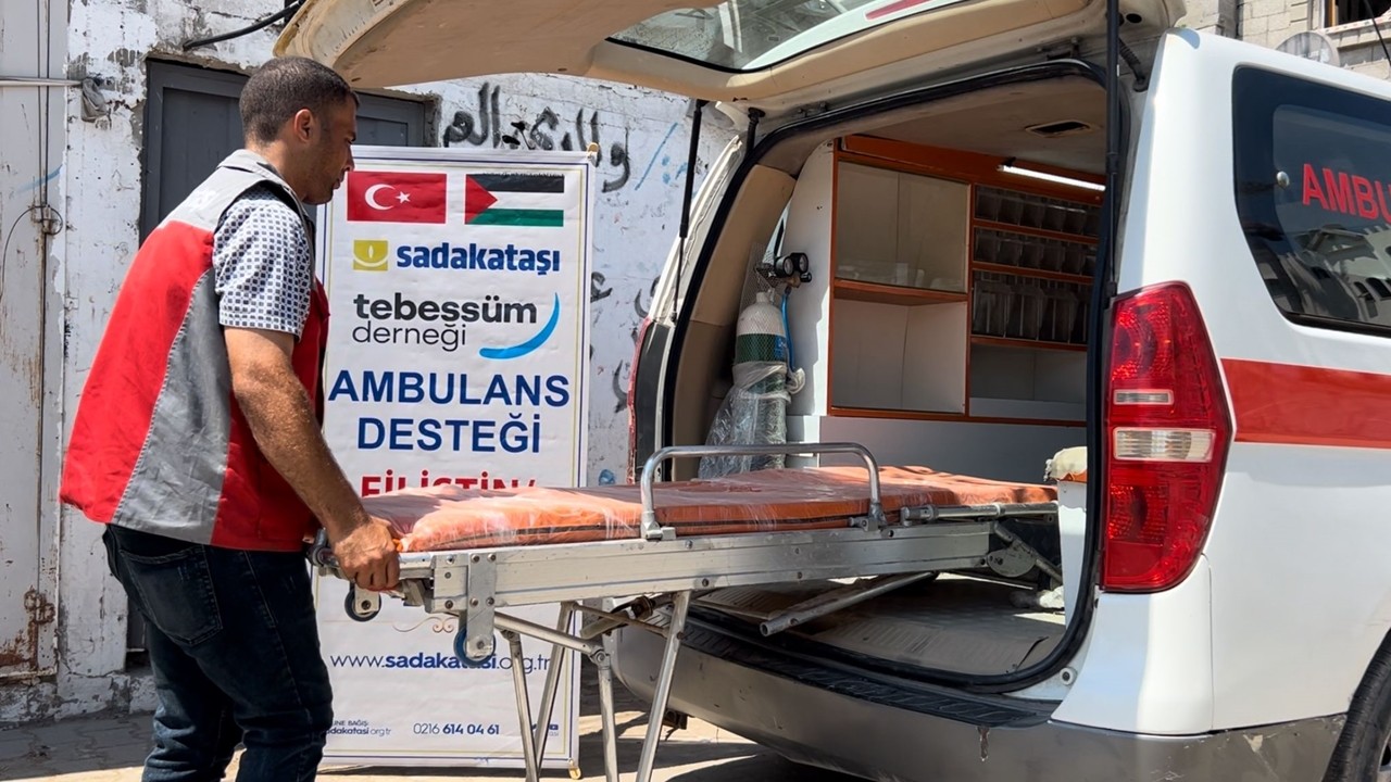 Sadakataşı 1 yılda 1,2 milyon Gazzeliye yardım ulaştırdı