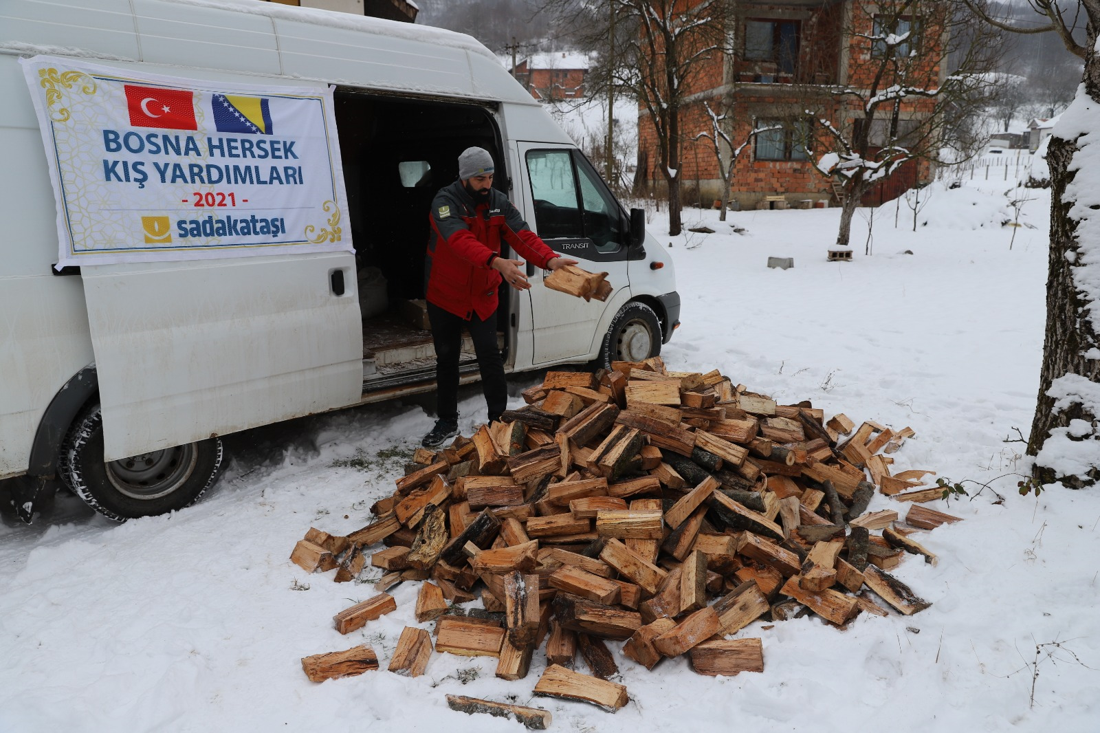 Sadakataşı Bosna’ya yardım ulaştırıyor