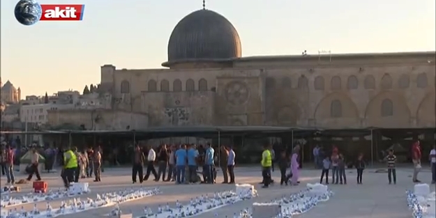 Sadakataşı Derneği'nden Mescid-i Aksa'da iftar