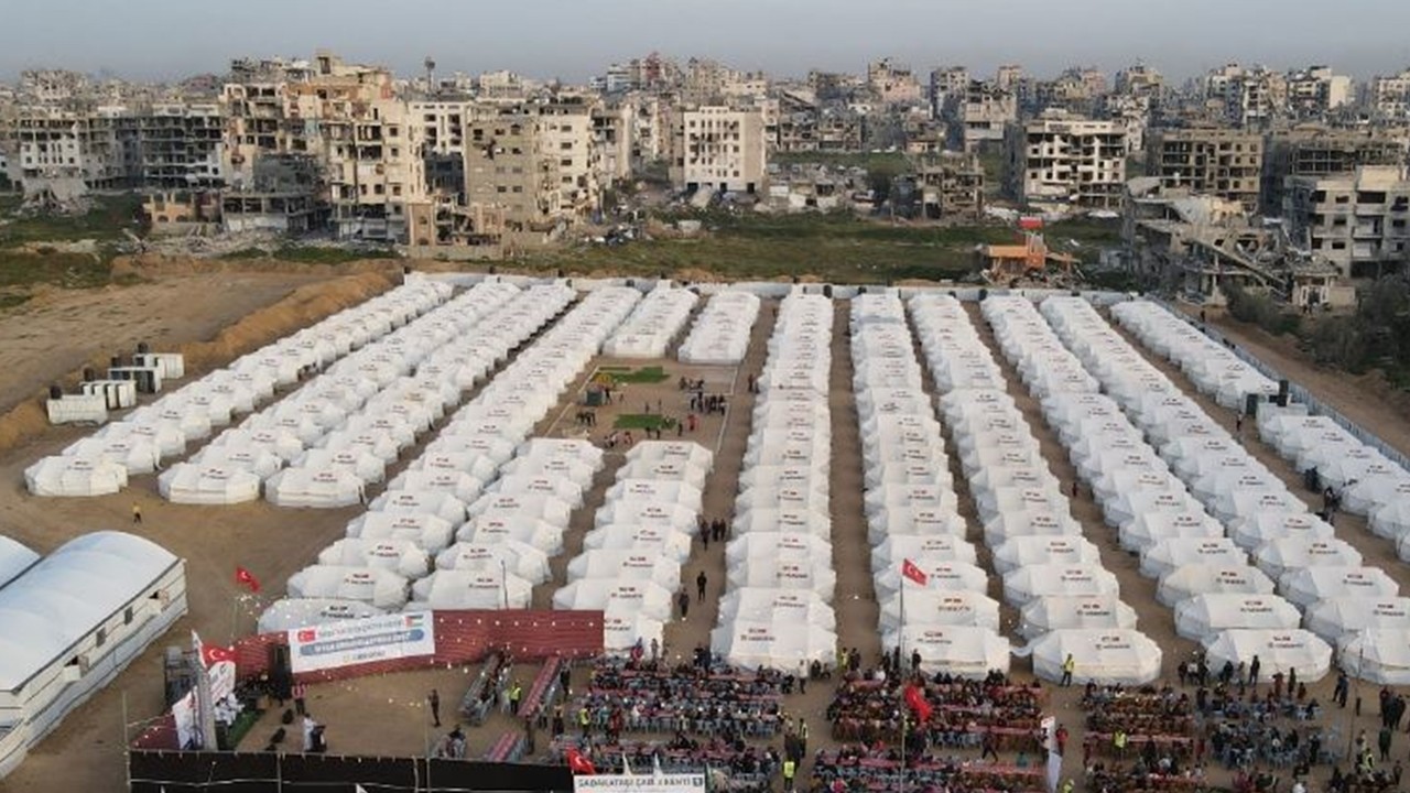 Sadakataşı Gazze’de çadır kent açılışı gerçekleştirdi