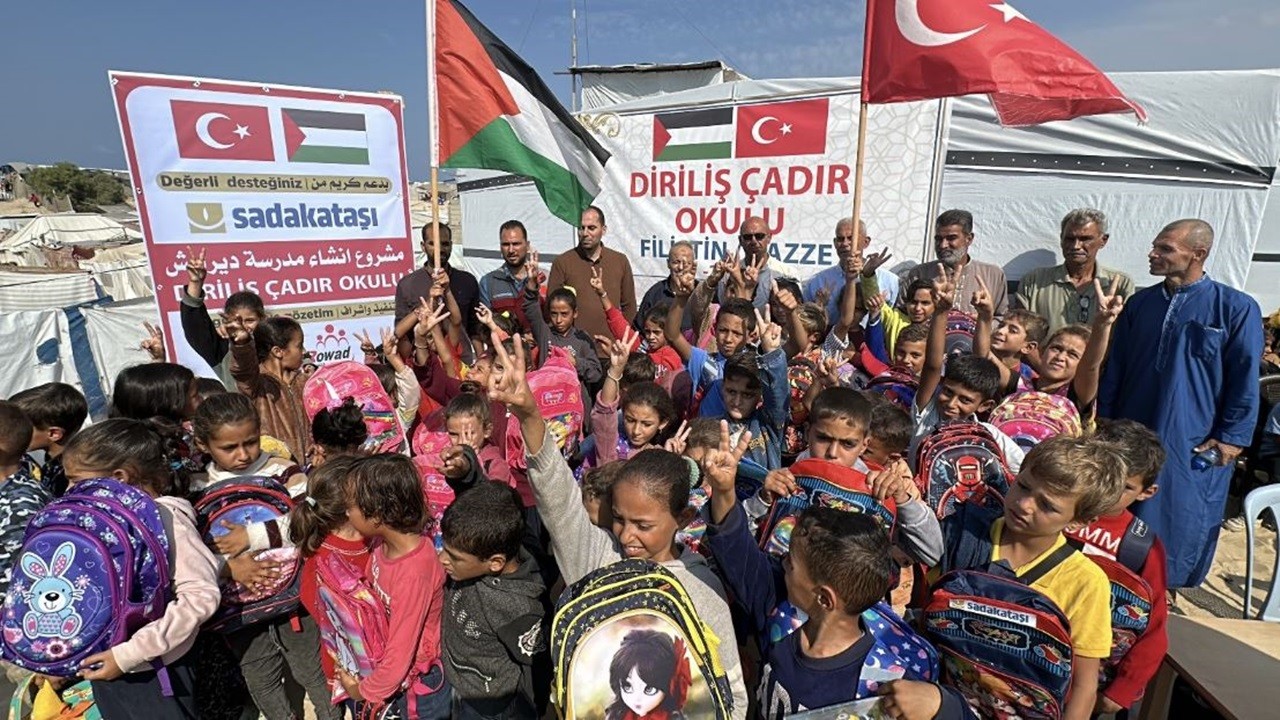 Sadakataşı Gazze’de çadır okulu açılışı gerçekleştirdi