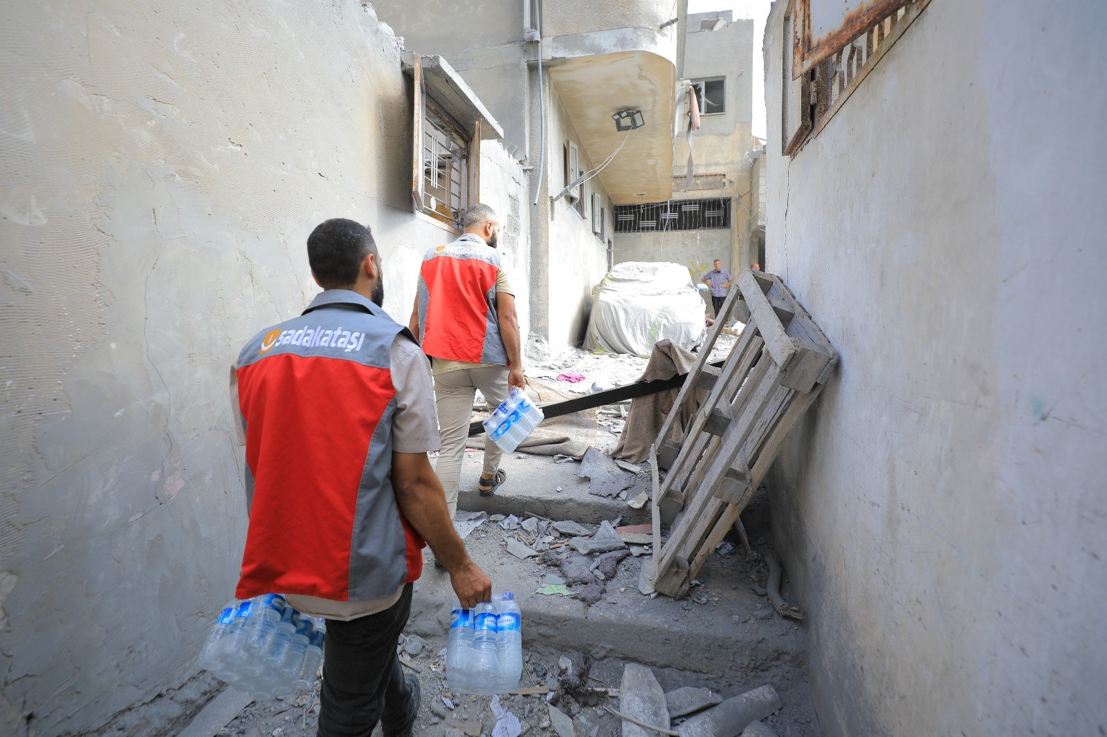 Sadakataşı Gazze’ye acil yardım ulaştırdı