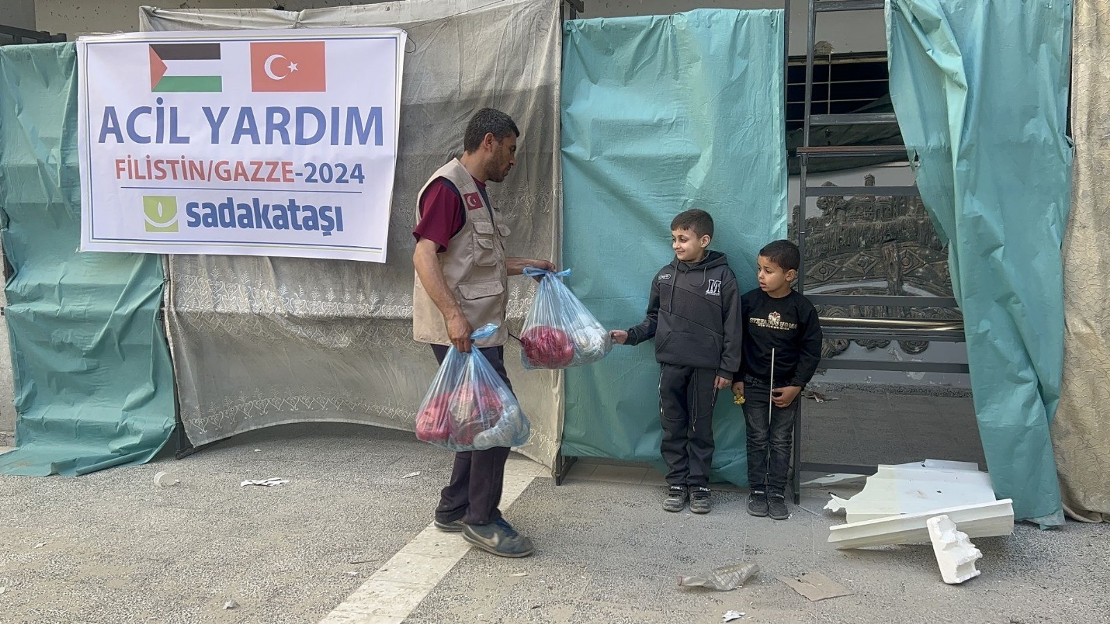 Sadakataşı Gazze’ye acil yardım ulaştırdı