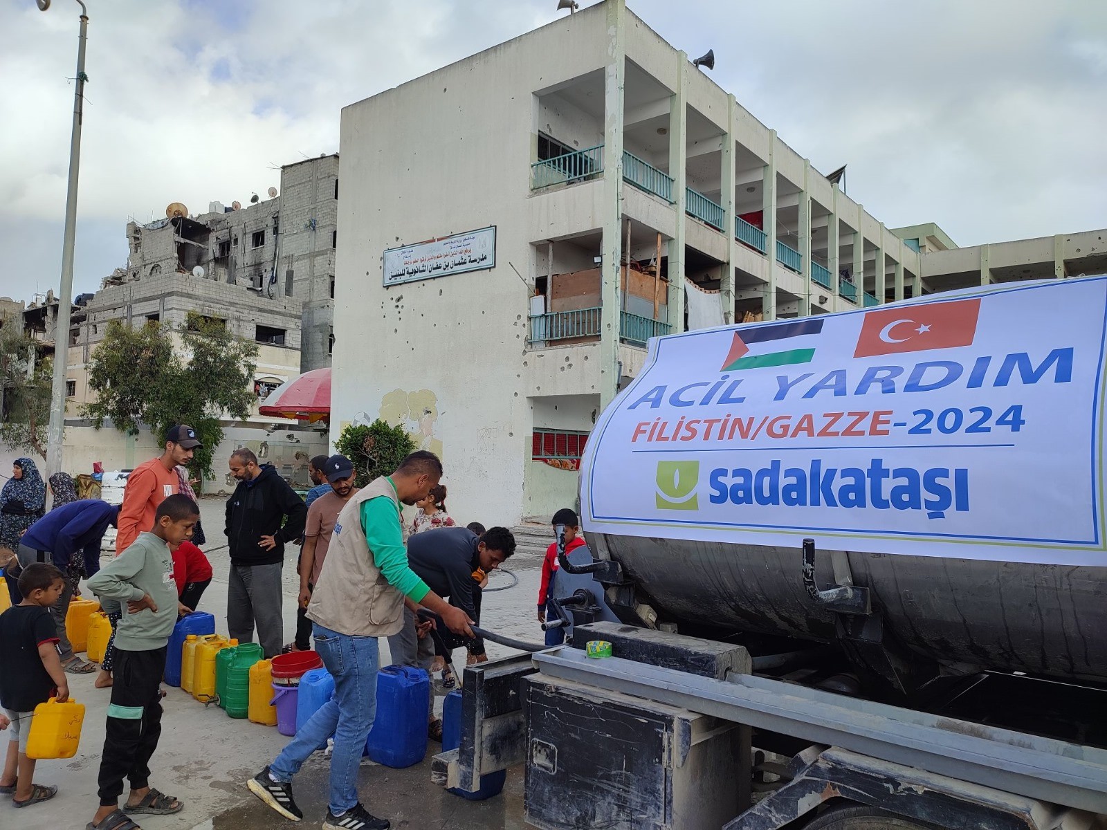 Sadakataşı Gazze’ye acil yardım ulaştırmayı sürdürüyor