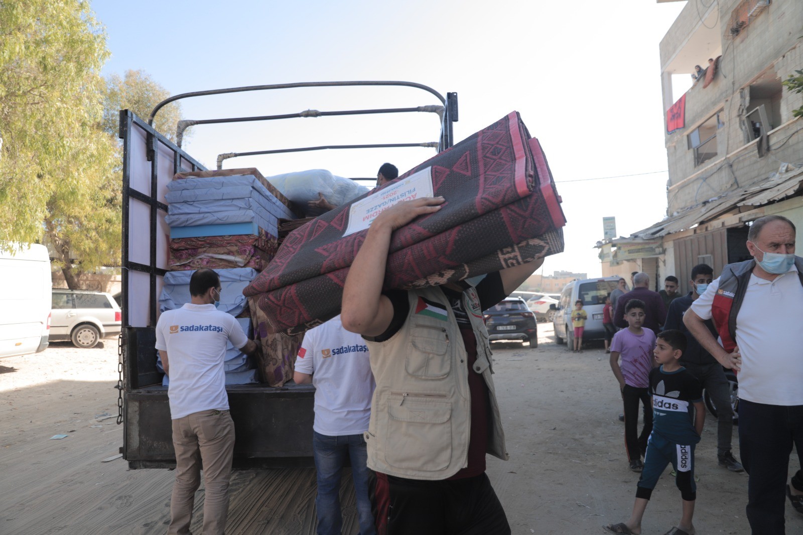 Sadakataşı Gazze’ye yardım ulaştırmayı sürdürüyor