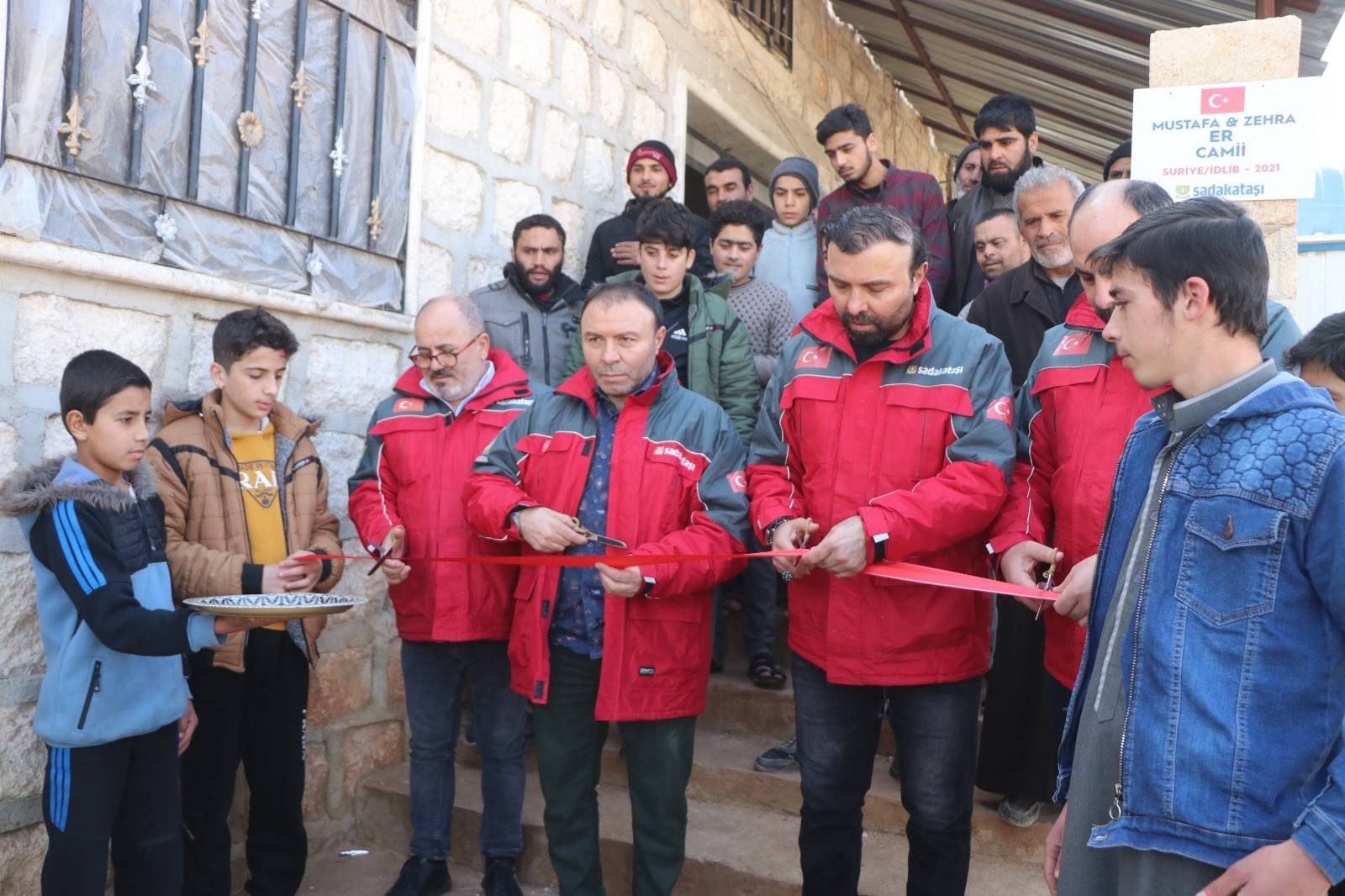 Sadakataşı İdlib’de cami ve okul açılışı gerçekleştirdi