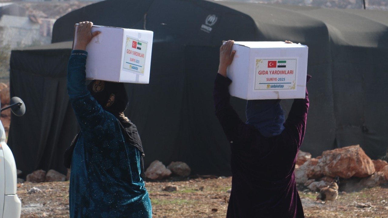 Sadakataşı İdlib’de mülteci ailelere yardım ulaştırdı
