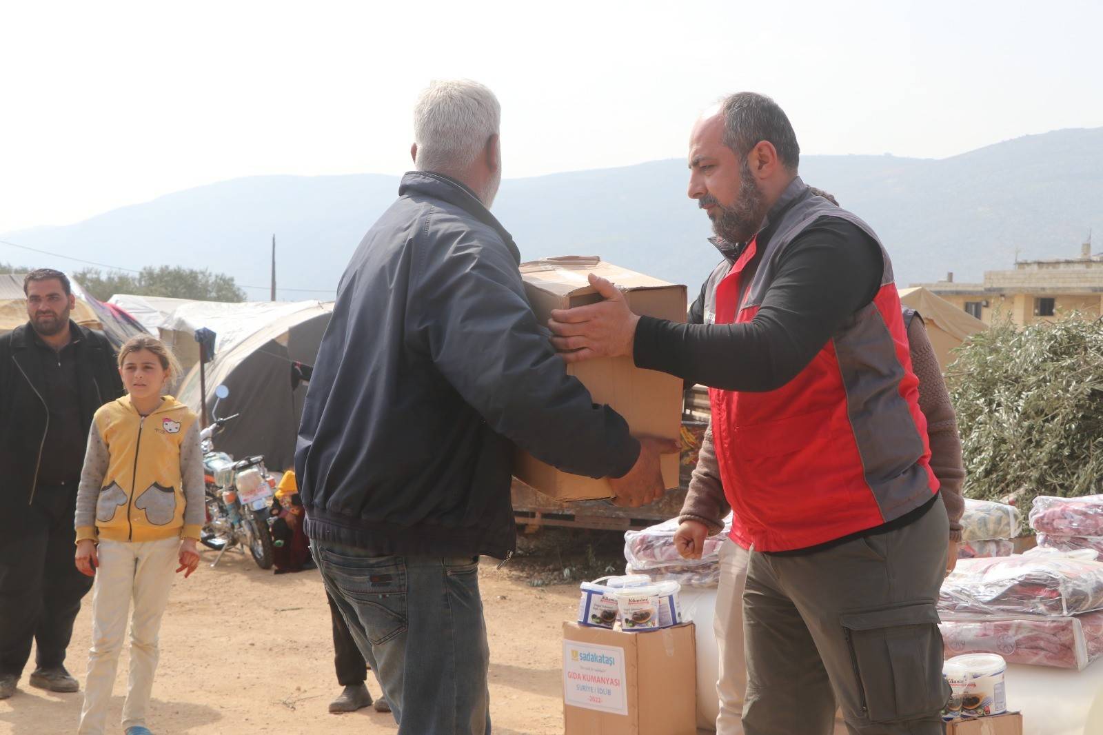 Sadakataşı İdlib’e acil yardım ulaştırdı
