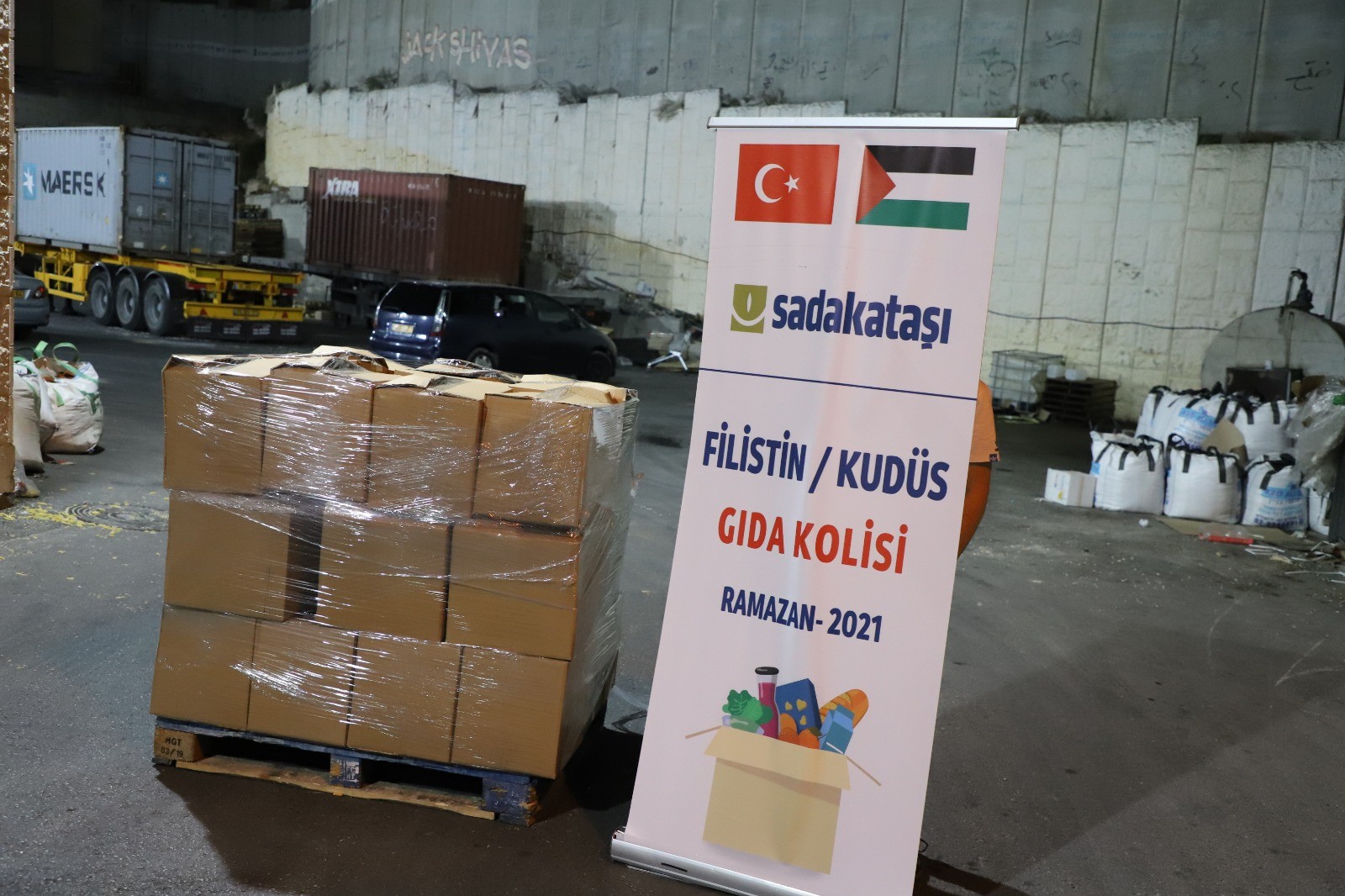 Sadakataşı Kudüs’e yardım ulaştırmayı sürdürüyor