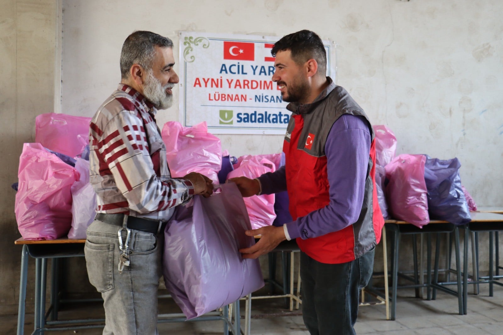 Sadakataşı öncülüğünde Lübnan’a 38 konteyner insani yardım malzemesi ulaştırıldı