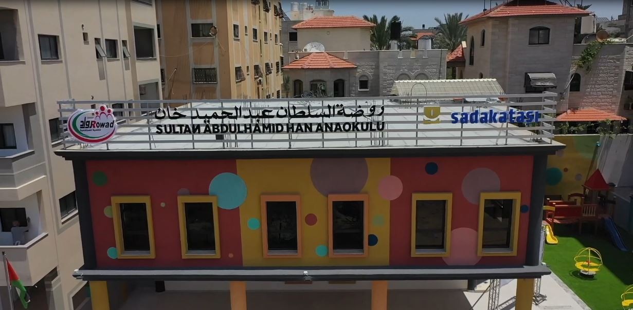 Sadakataşı ve TİKA’nın Gazze’de inşa ettiği anaokulu İsrail saldırıları nedeniyle yıkıldı