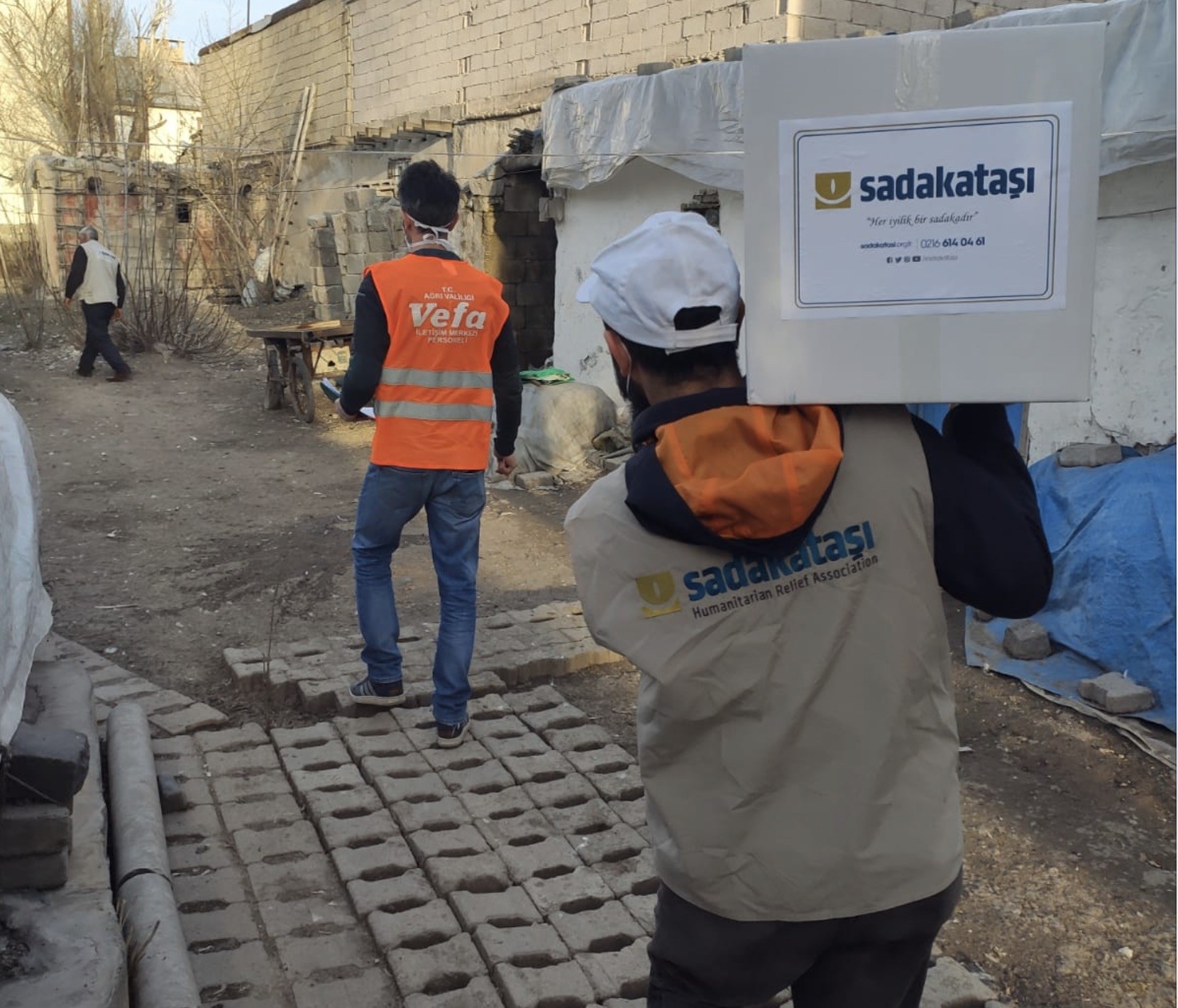 Sadakataşı yurtiçi acil yardımlarını sürdürüyor