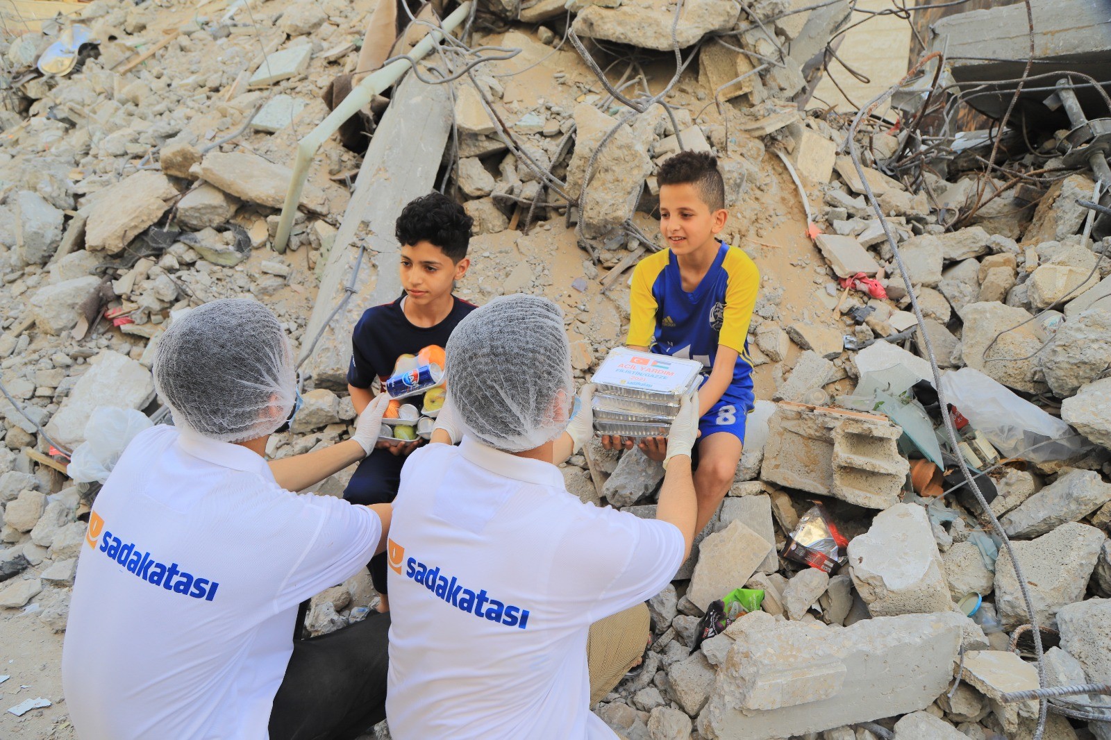 Sadakataşı’ndan Filistin’e 1 milyon TL’lik yardım