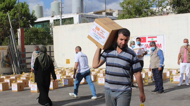Sadakataşı’ndan Filistinli mültecilere gıda ve ilaç yardımı