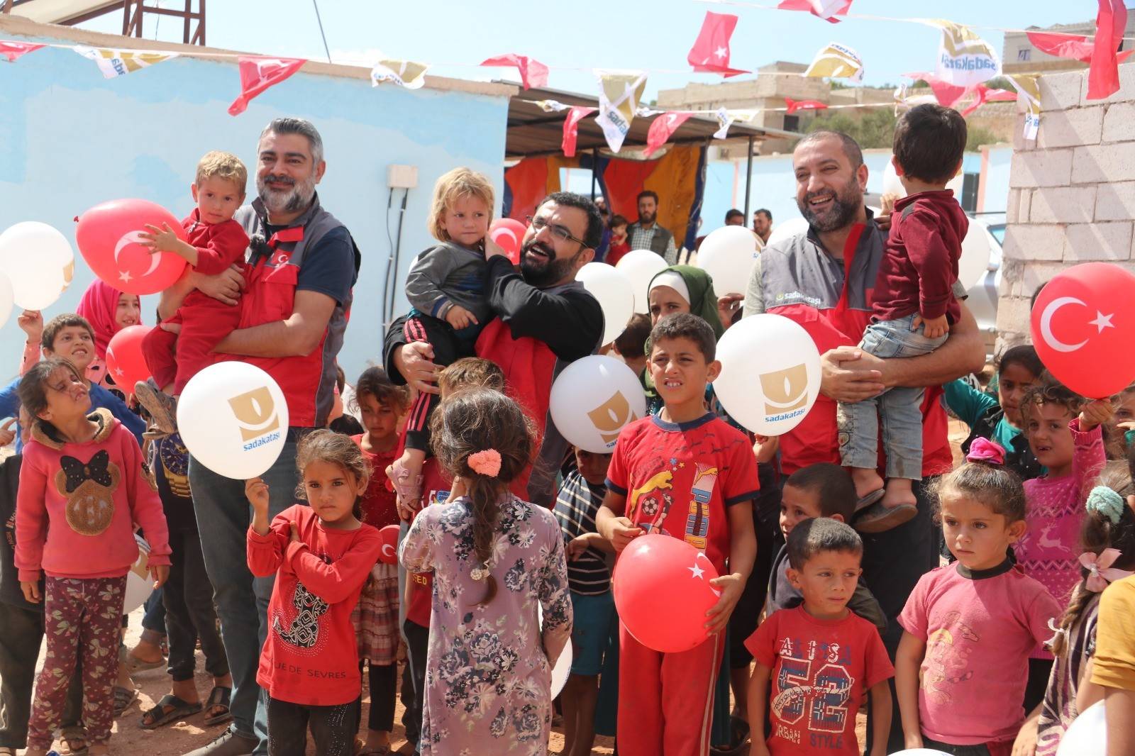 Sadakataşı’ndan İdlib’de 132 yetim ailesine ev desteği