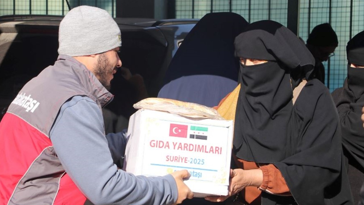 Sadakataşı'ndan İdlib'e gıda yardımı