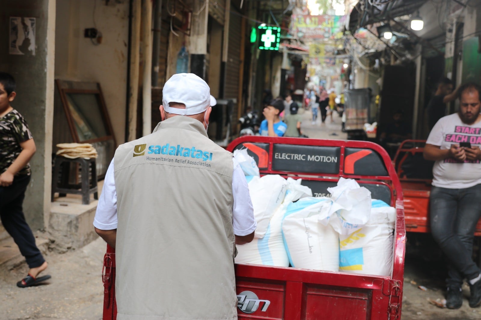Sadakataşı’ndan Lübnan’a un yardımı