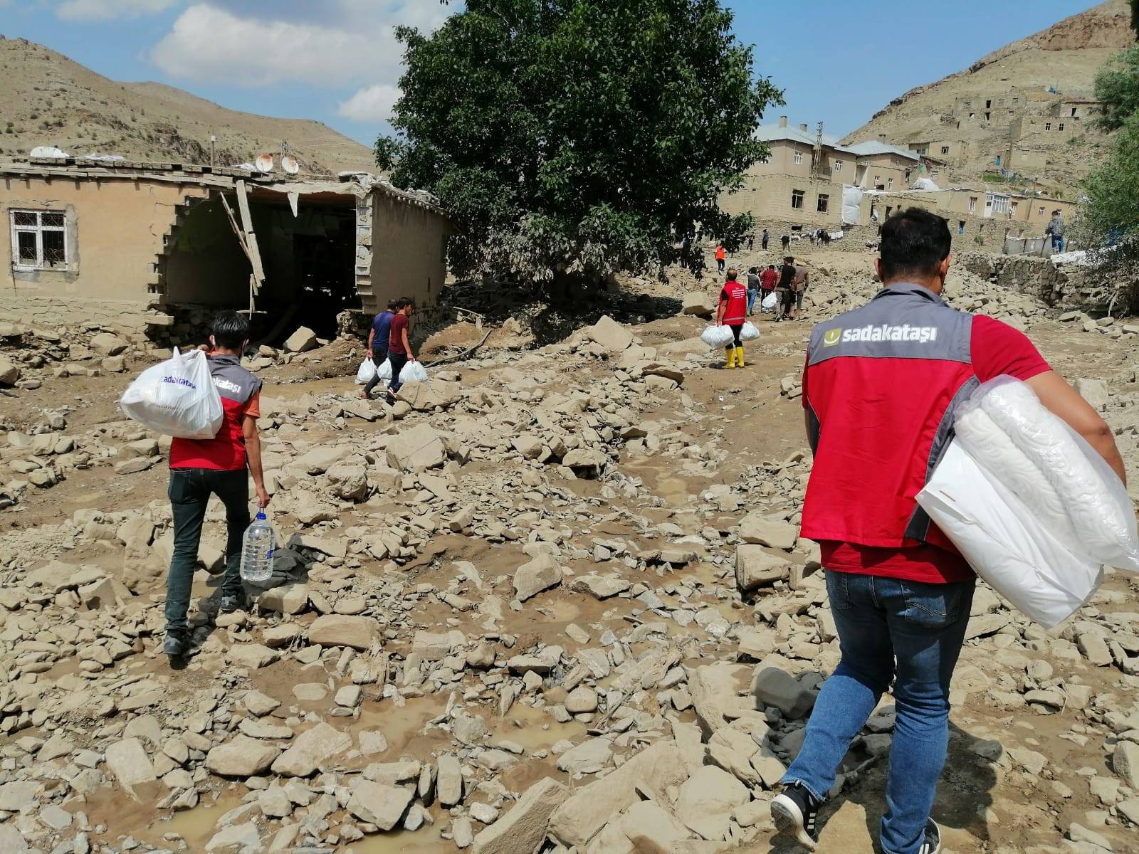 Sadakataşı’ndan Van’a acil yardım