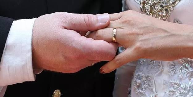 Sadakatsiz eş, tazminat ödeyecek