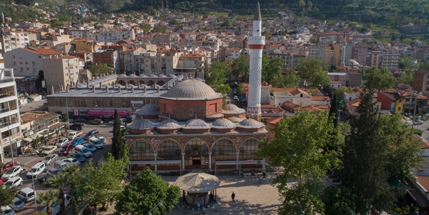 Sade bir yapı: Hatuniye Camii ve Külliyesi