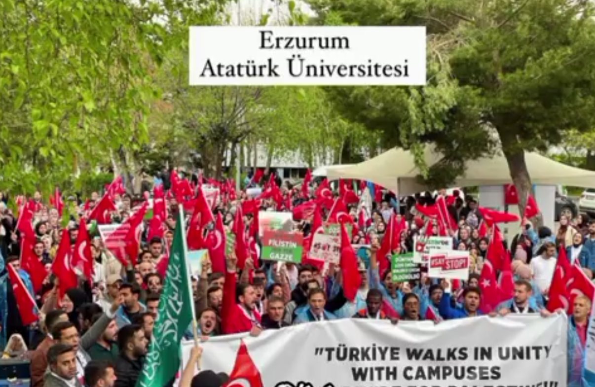 Sadece ABD’de değil Türkiye de eylemde! Ak Partili gençler 17 üniversitede Filistin için destek eylemi yaptı.