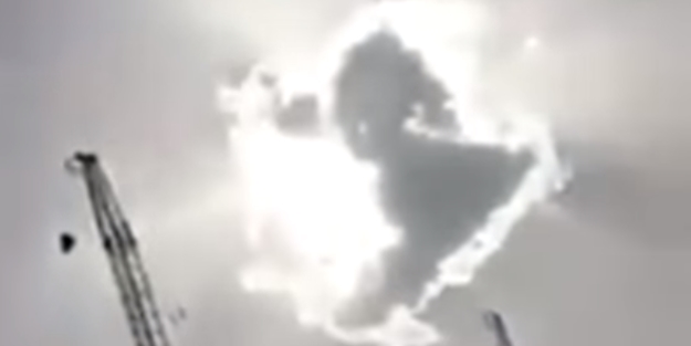 O bulut saatlerce orada kaldı