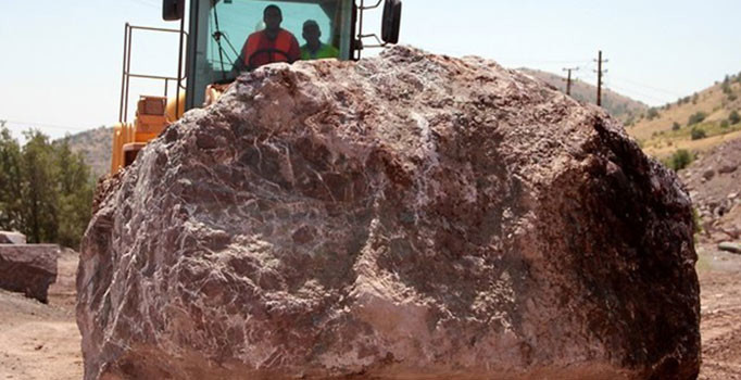Sadece Elazığ'da çıkarılan vişne mermeri, 60 ülkeye ihraç ediliyor